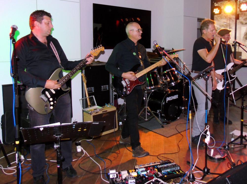 Na de prijsuitdeling was er nog een rock-optreden van SEVZERO, de groep met SP.A-voorzitter John Crombez en Peter Craeymeersch, directeur van Toerisme Oostende en voorzitter van het Filmfestival Oostende.