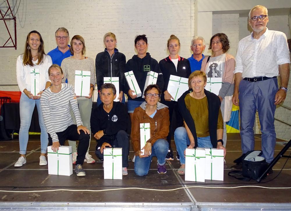 Het podium van de dames 'Rond de Nieuwe Koerswijk'.