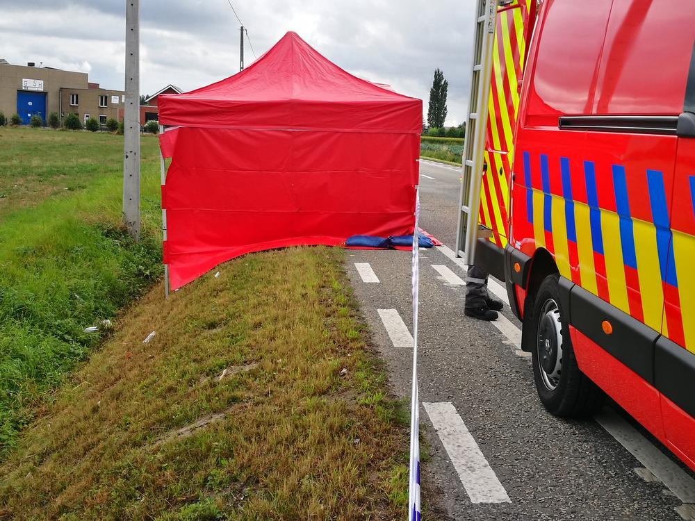 Zaakvoerder Auto Yvo in levensgevaar na messengevecht met jongeman in villa