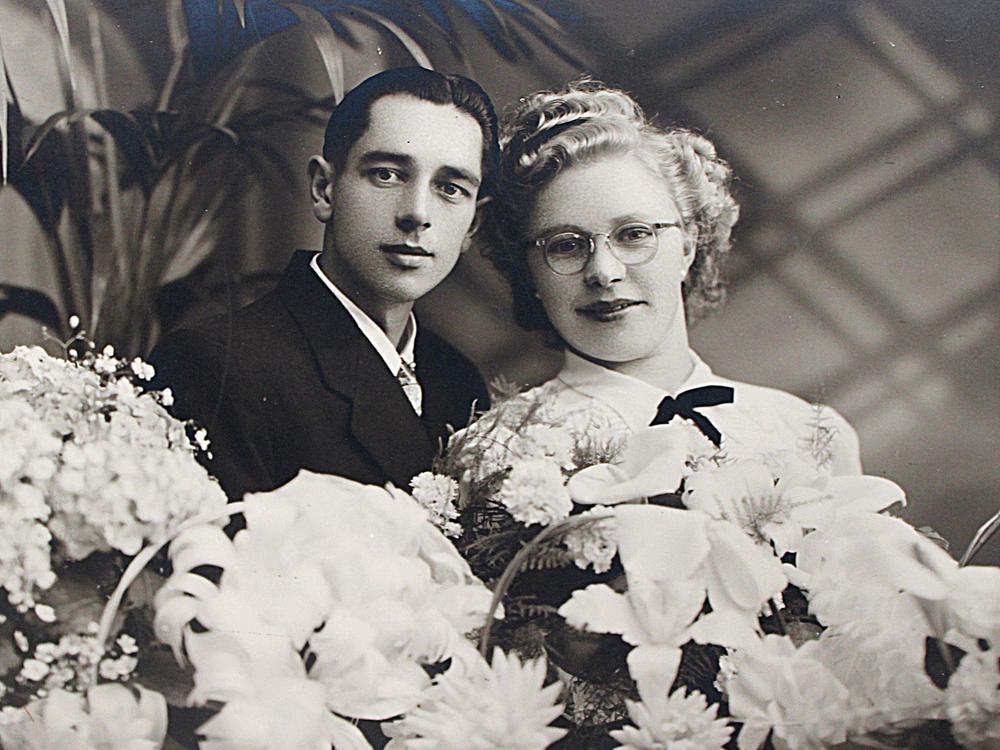 Juul Decock en Albertine Vervaecke op hun huwelijksfoto die 70 jaar geleden genomen werd.