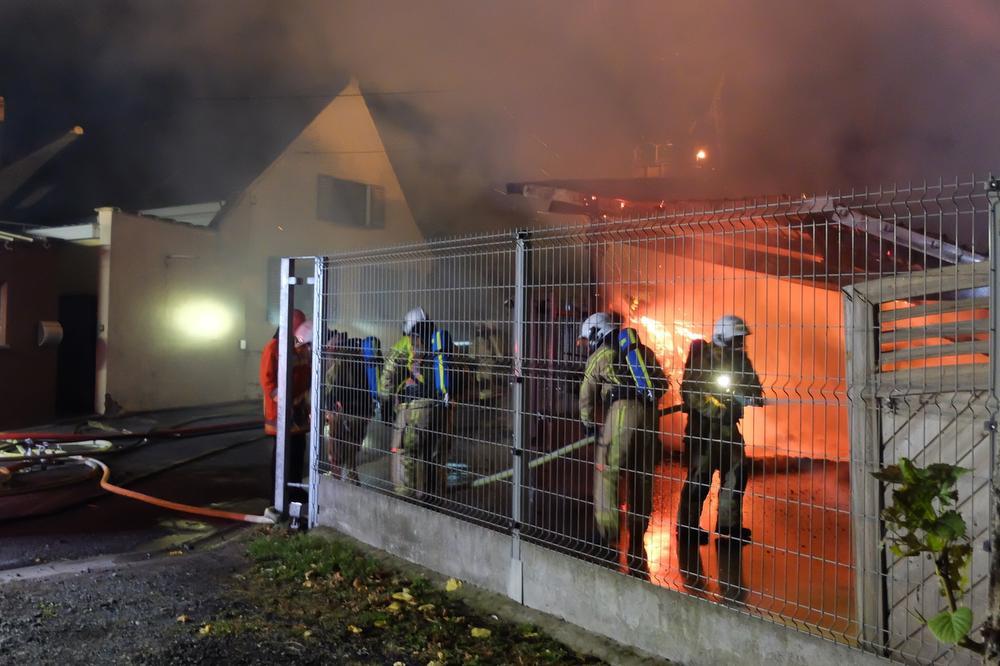 Zware brandwonden voor uitbater carport na uitslaande brand in Hoogstade 