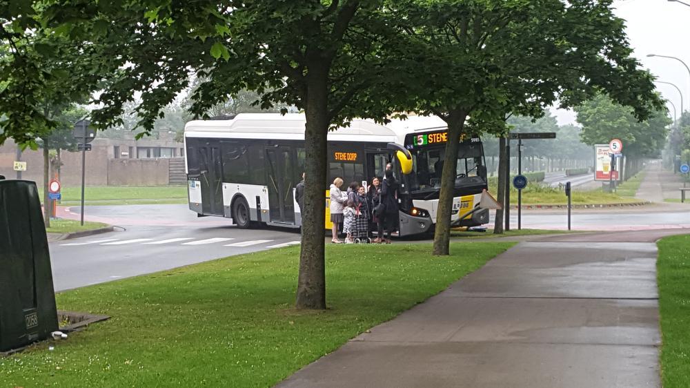 Bus van De Lijn botst op rotonde in Oostende