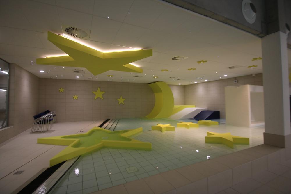 Het sterretjesbad waar de kleinsten kunnen wennen aan het water en het zwembad.