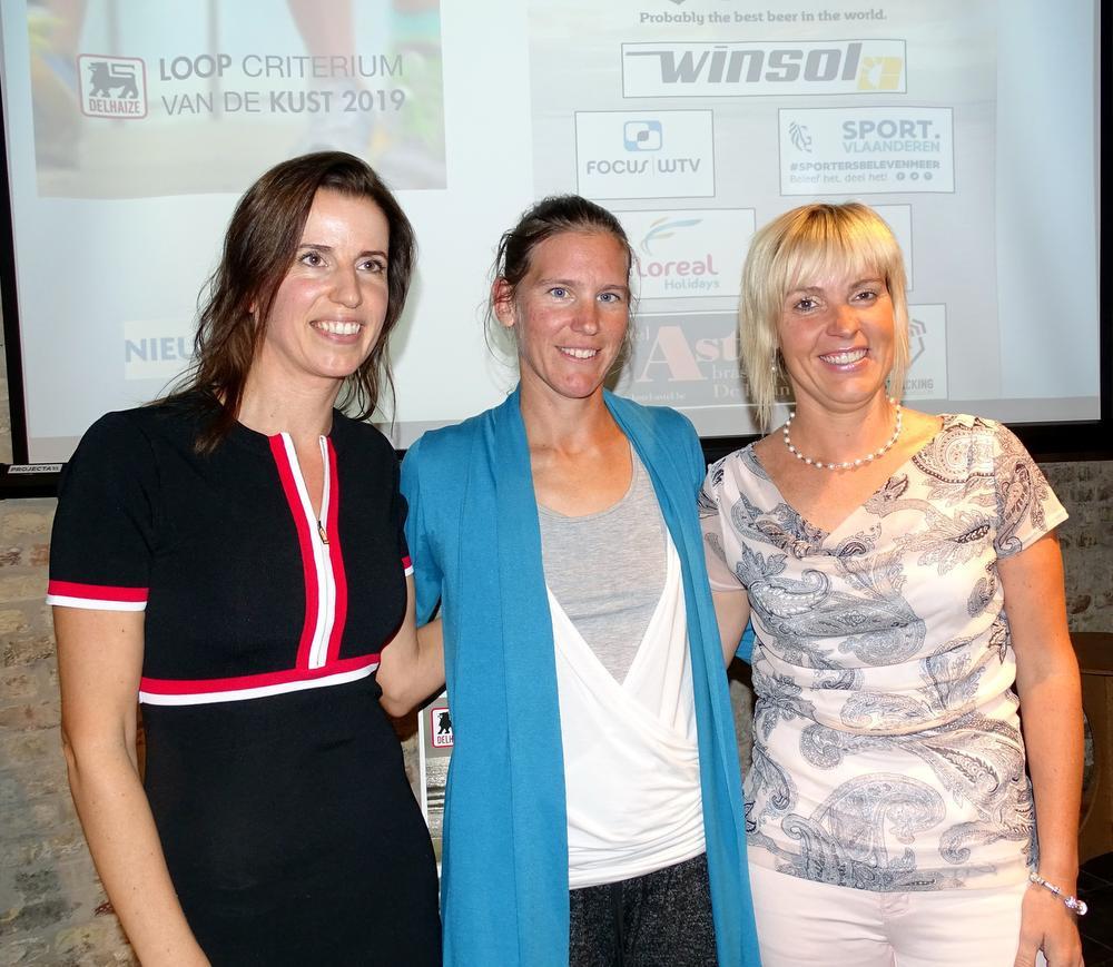 De top 3 bij de dames: Tineke Cherlet (2) uit Ooike - Nele Vermeulen (1) uit Erps-Kwerps en Lies Deruddere (3) uit Wevelgem.