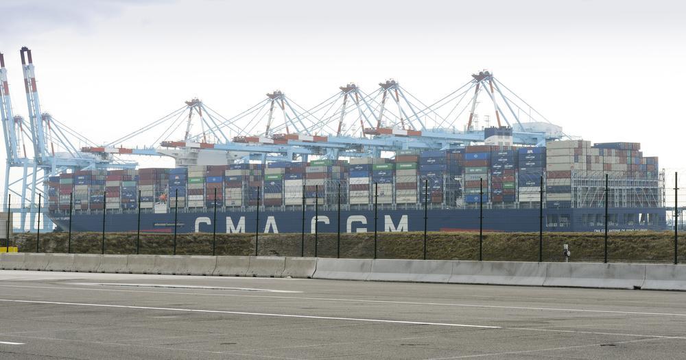 Grootste containerschip ooit in Zeebrugge aangemeerd