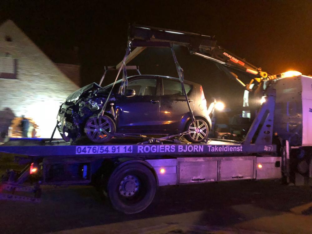 Wagen doorboort huisgevel in Torhout