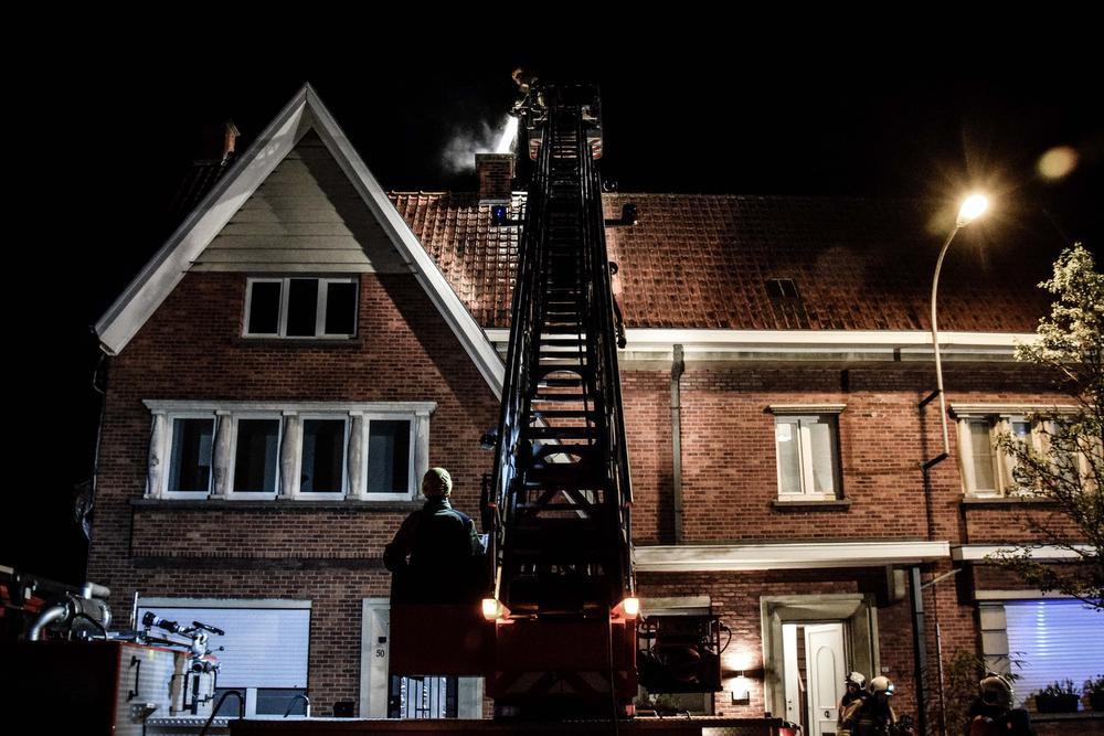 Schoorsteenbrand bezorgt brandweer veel werk in Zwevegem