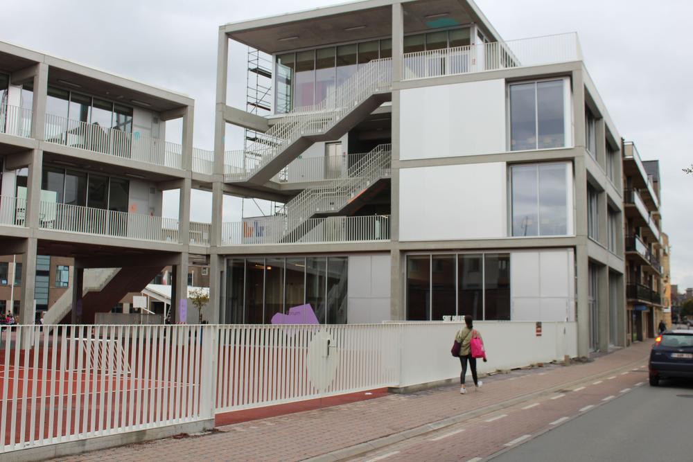 Buren openen nieuwbouw van het college in Waregem
