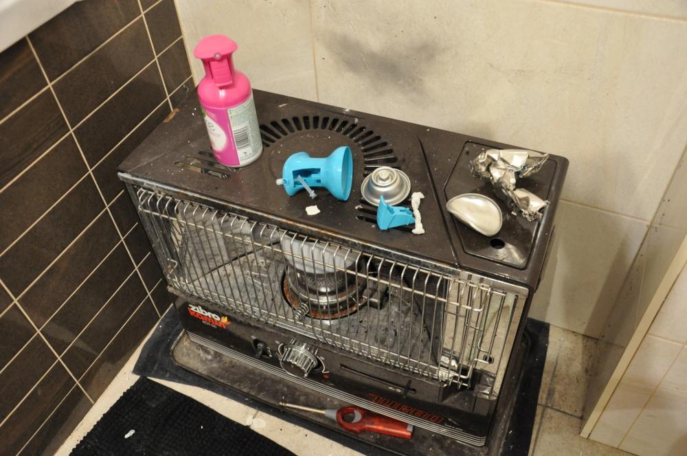 Ontplofte luchtverfrisser richt ravage aan in badkamer van gezin uit Veldegem