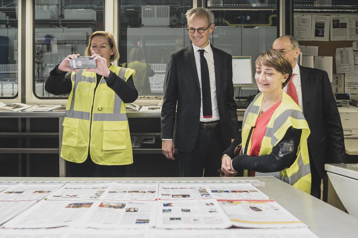 Ambassadrice van Frankrijk brengt bezoek aan KW-redactie en Roularta-drukkerij