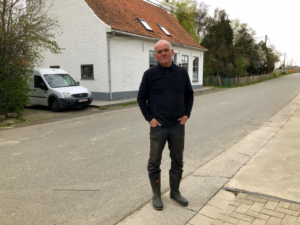 Wilfried Sohier laat zijn kippen scharrelen aan de grens