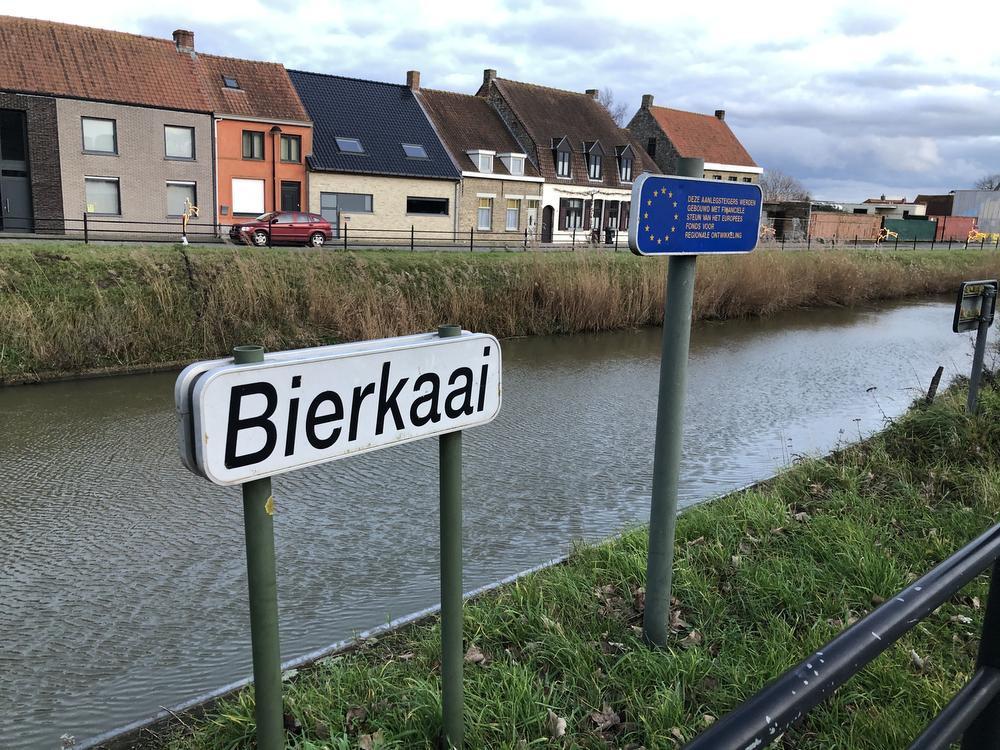 De Bierkaai op de Lo-Vaart in Fortem.