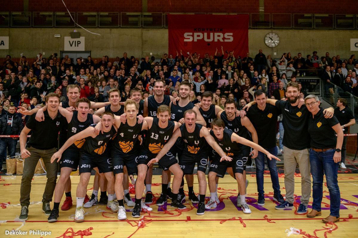 Deze foto dateert van dit seizoen. In het kader van de Warmste Week zette de club mee zijn schouders onder een initiatief om geld in te zamelen voor het goede doel. Het bleek een schot in de roos en de toekomstige kampioen won vlot van KB Gistel Oostende Duva Fruit met 84-74.