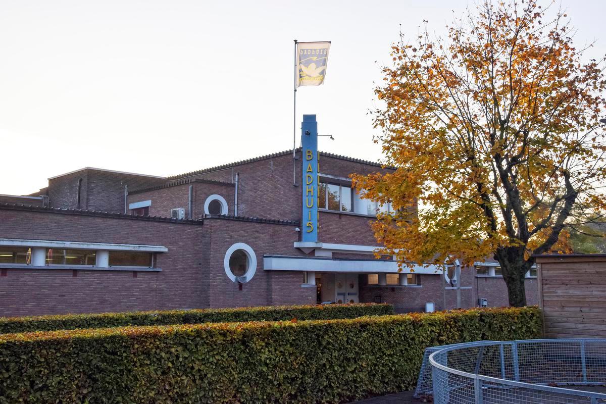 Zwembad Het Badhuis in Menen blijft alleen open voor scholen en clubs.