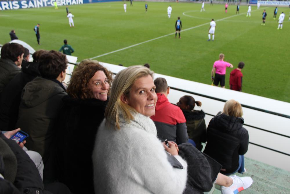 Samen met Muriel Vankeste, mama van Ignace Van Der Brempt, tijdens de wedstrijd van de Brugse U19 in de Youth League. (foto SB)