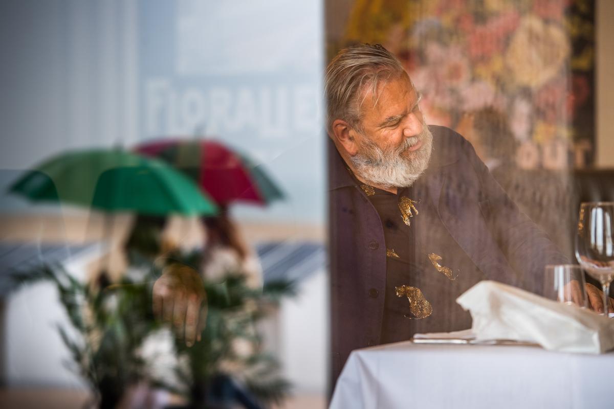 Wim neemt zich voor om niet te veel te zagen over de coronacrisis. 