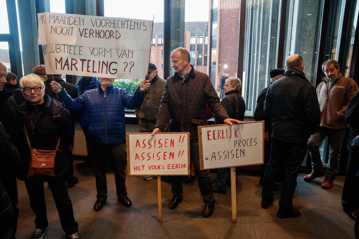 Tijdens het proces trok regelmatig een groep Ruiseledenaren naar de rechtbank van Brugge om André Gyselbrecht een hart onder de riem te steken.