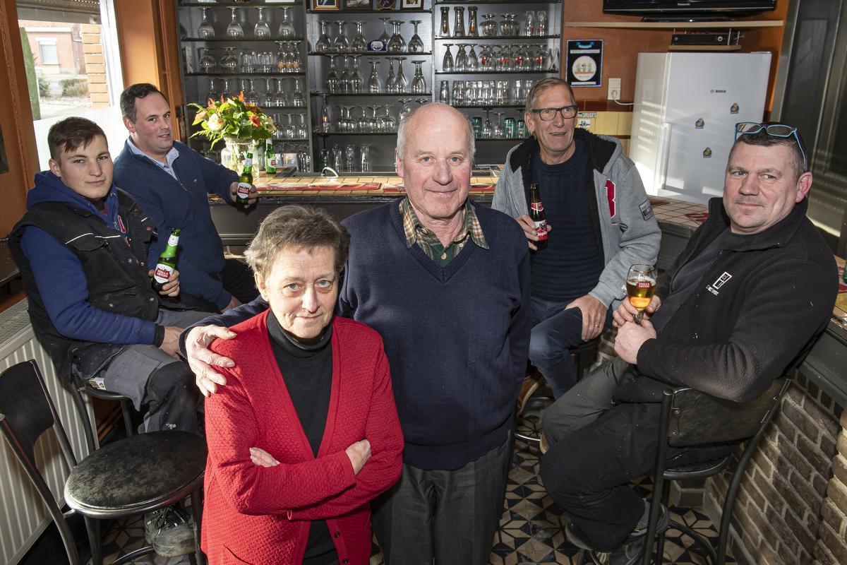 VIDEO Na Tournée Minérale: het goedkoopste café van Vlaanderen ligt in Staden