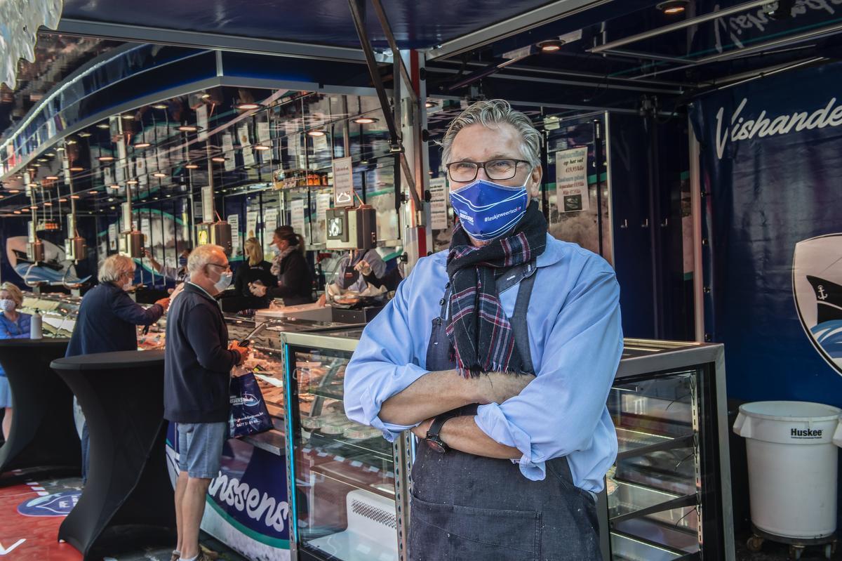 Pascal Janssens had net geïnvesteerd in een nieuw kraam en stond dinsdag als enige vishandelaar op de Roeselaarse markt.