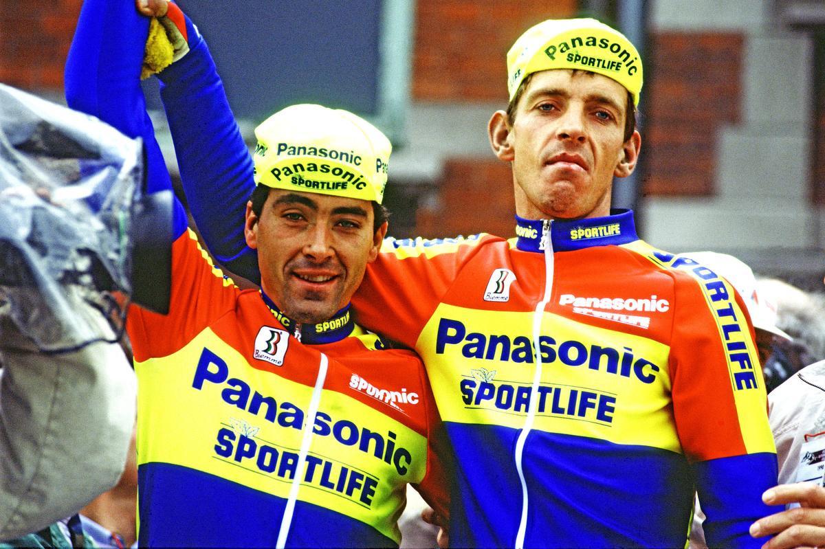 Luik, 1990. Eric Van Lancker (links) wint Luik-Bastenaken-Luik. Ploeggenoot Steven Rooks werd derde. (Foto Hollandse Hoogte)