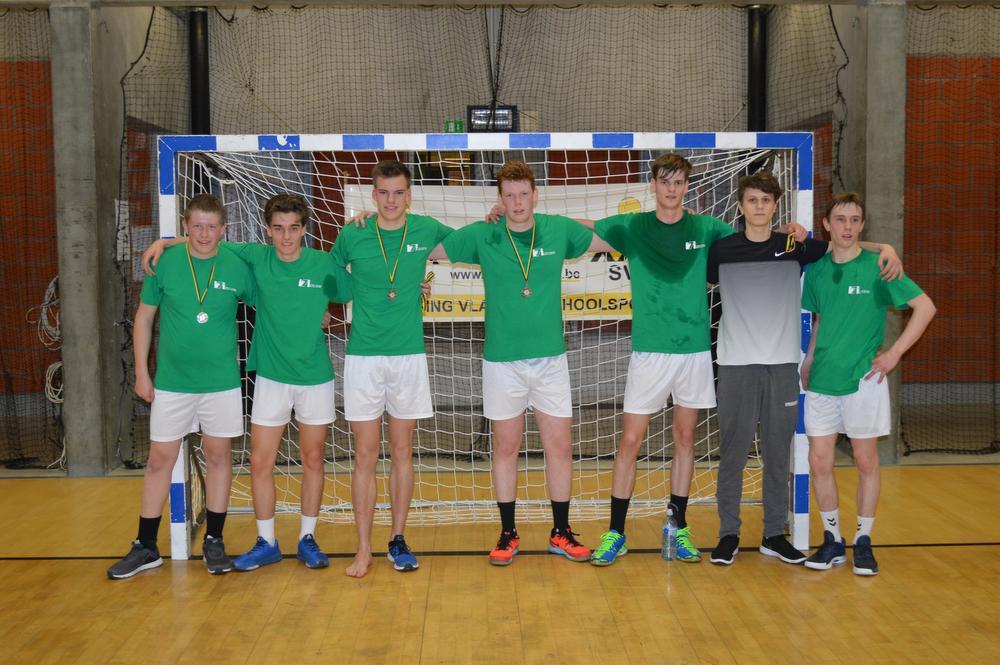 De scholieren jongens van Prizma campus VTI Izegem: Maarten Heldebergh, Louis Impens, Ward Demeulenaere, Stan Vandewalle, Louis Rosseel, Inghmar Provijn en Joris Vanhaverbeke.