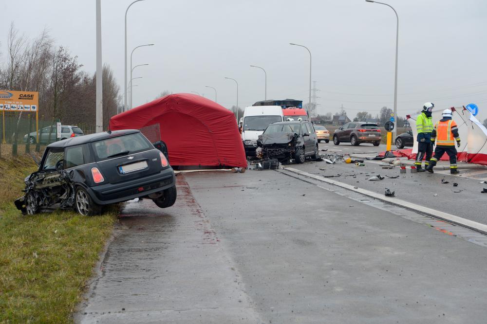 Wellicht ligt een verkeerd inhaalmanoeuvre aan de basis van het ongeval.