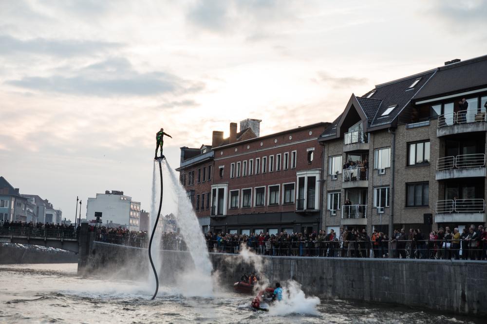 VIDEO: Kortrijk viert feest langs de verlaagde Leieboorden: 
