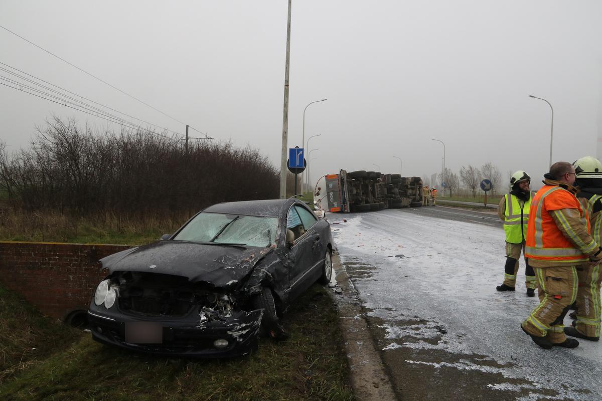 Twee gewonden bij verkeersongeval op N38 in Poperinge