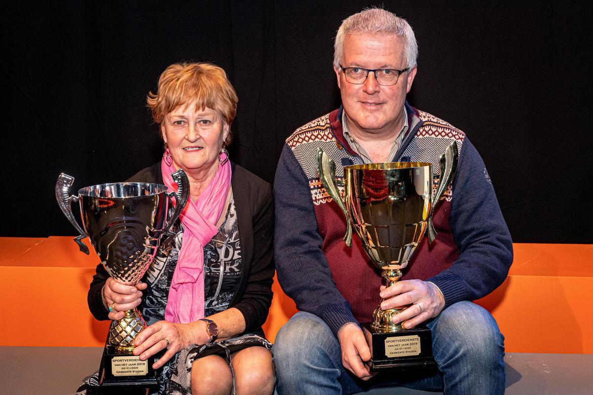 Jacqueline Verbrugghe en Pedro Geeraert namen de trofee in ontvangst voor respectievelijk Luc Vandeputte en Patrick Huyghe.