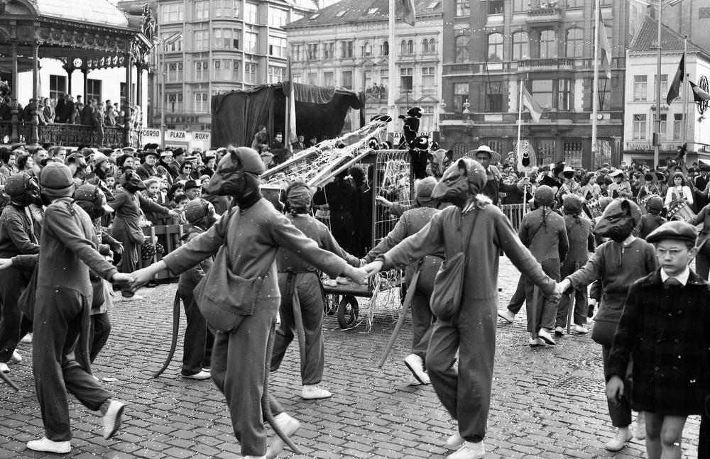 Eerste Rattestoet 1957 op het Wapenplein.