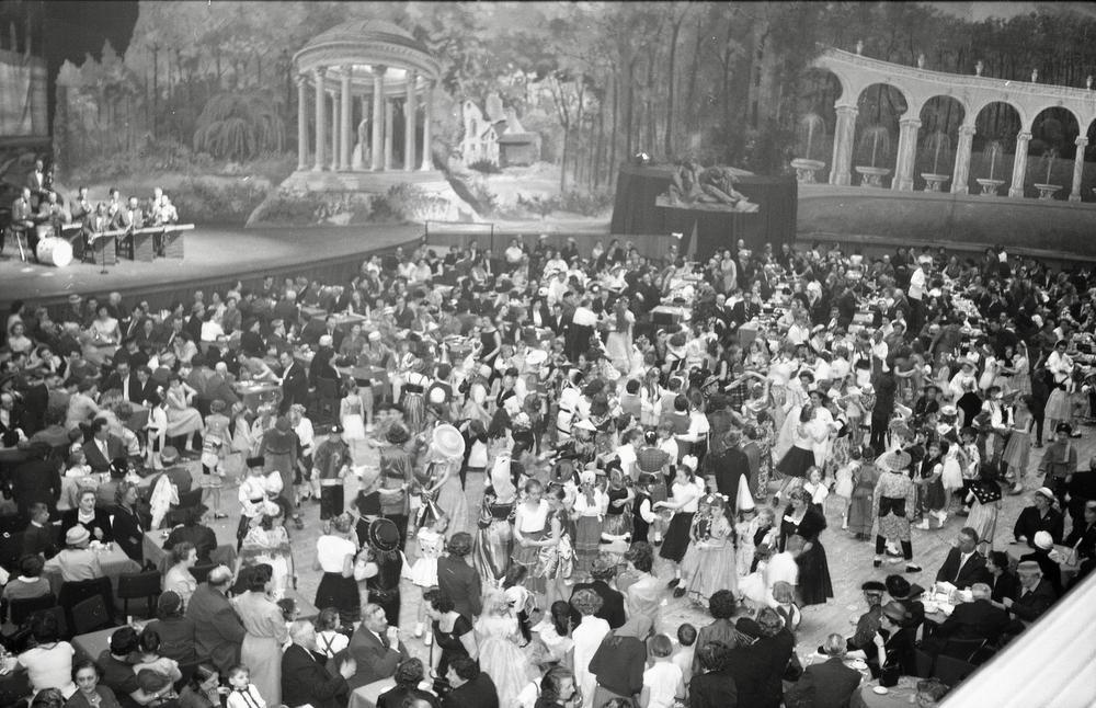 Kinderbal Koninklijk Lyceum in Casino-Kursaal 1957.