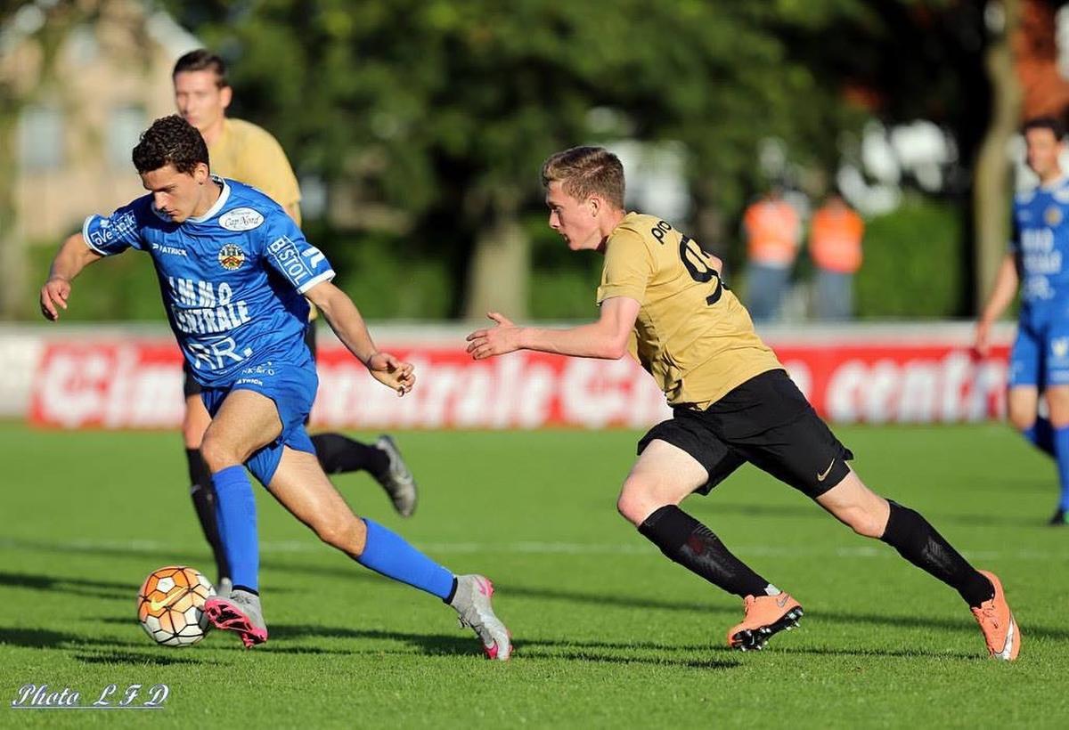 Arijanit Hajrizi in actie met Knokke tegen Club Brugge.