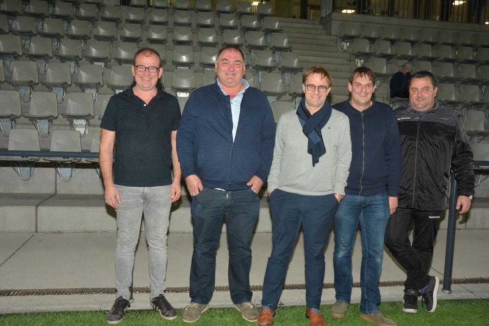 Enkele van de Football Dads met v.l.n.r. Francis Vanderhaeghe, Christophe Verhelle, Francis Lecluyse, Dieter Vermaut en Niko Hoornaert. (foto CLY)