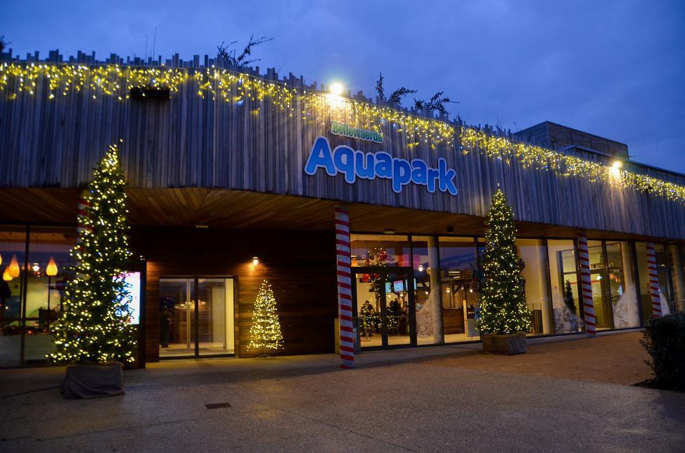 Sneeuwbuien brengen kerstsfeer in Bellewaerde Aquapark