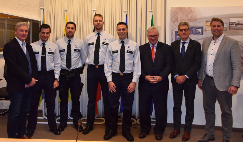 Op de foto zien we de burgemeesters van Koksijde, Nieuwpoort en De Panne, de korpschef Nicholas Paelinck en de vier nieuwe hoofdinspecteurs.