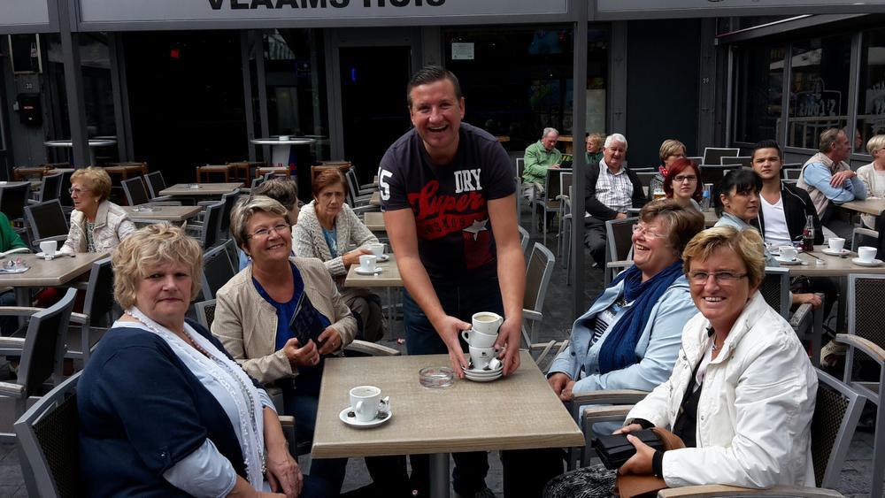 Kristof Callens van café Vlaams huis beleeft een drukke, maar gezellige namiddag.