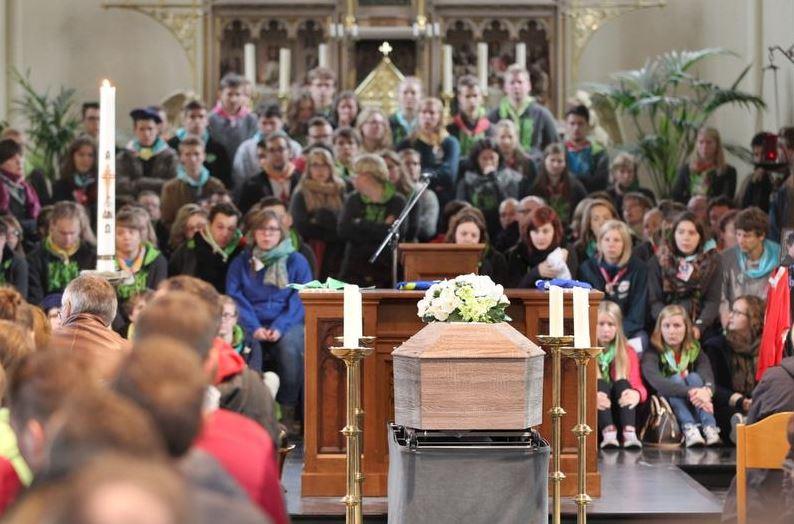 Massa neemt in Rollegem-Kapelle afscheid van Pieterjan Deleu
