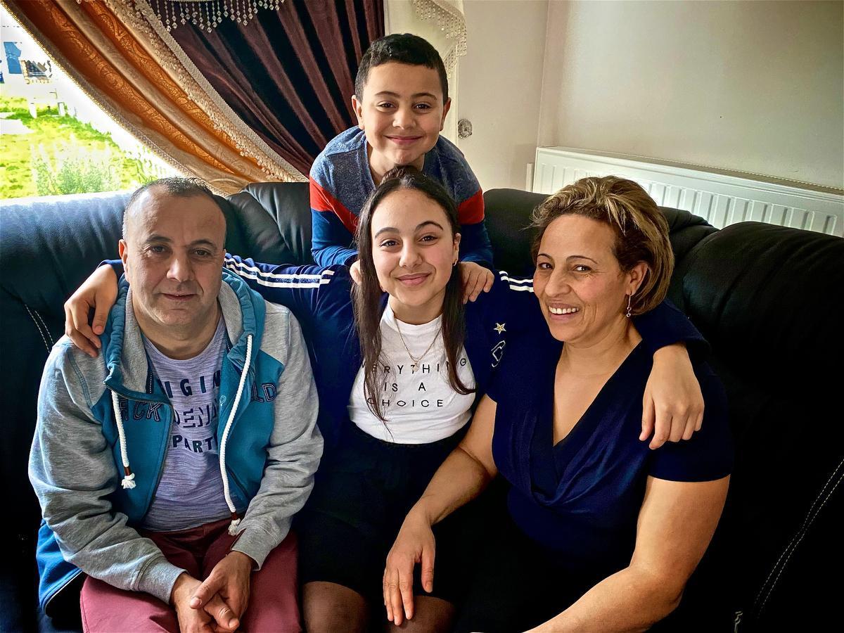 Sadia met haar broer Rafi (7) en ouders Aziza Zadi en Julio Douicher.