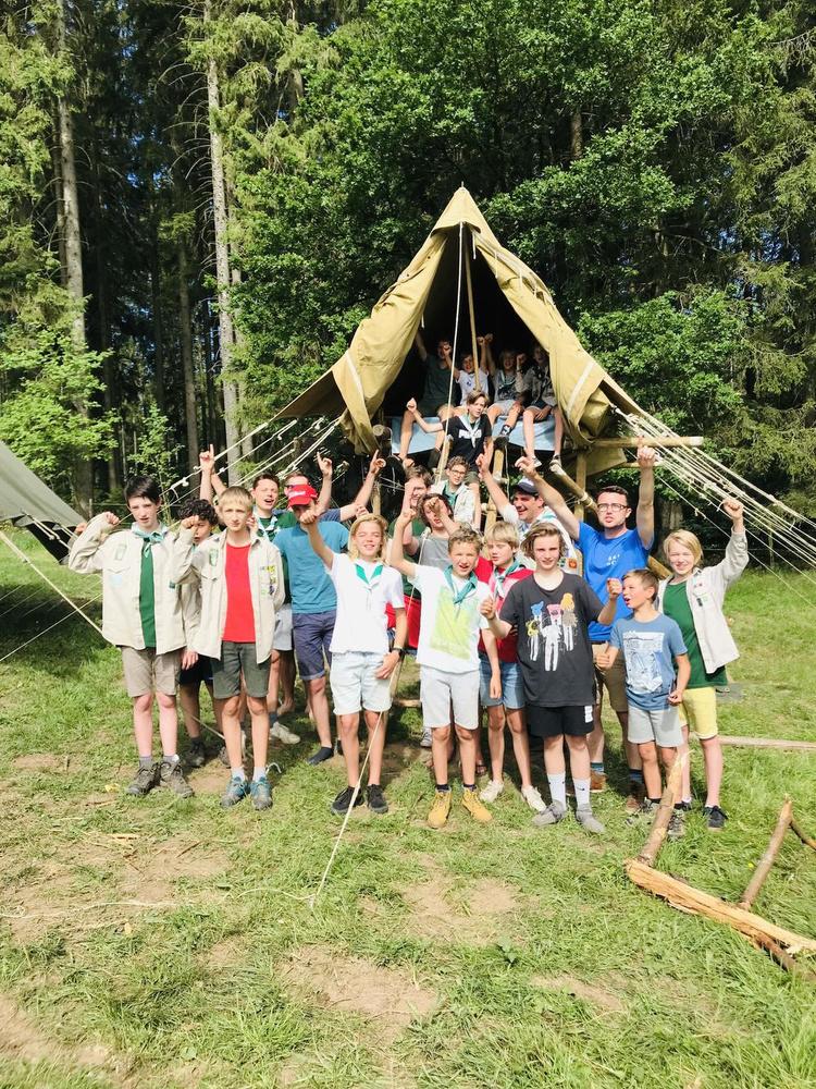 Brugse Jeugdschepen bezoekt zomerkampen van jeugdbewegingen