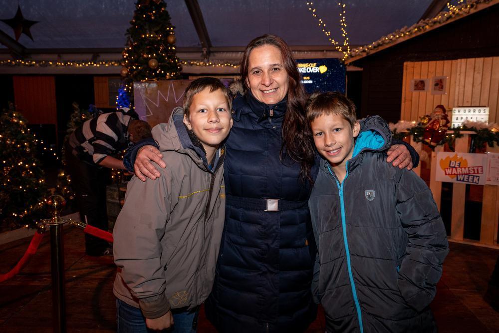 Alex-Andres, Aniek en Stef-Jan genoten van de sfeer op het evenement.