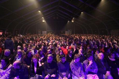 Optreden van John Cale lokt 1.500 toeschouwers naar Mesen