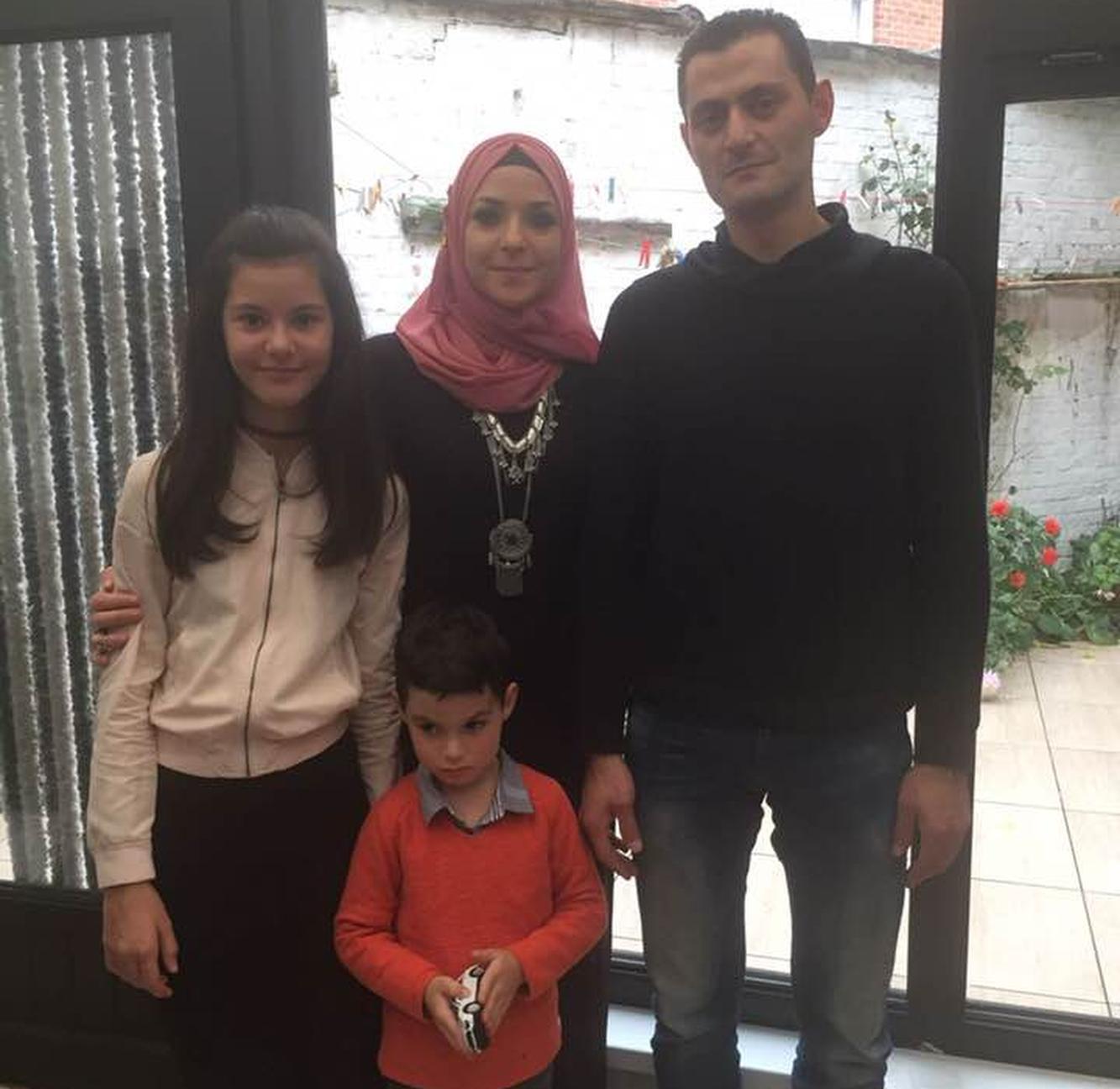 Gürani Aygun met zijn vrouw Sennet en hun kinderen Rümeysa en Süleyman.