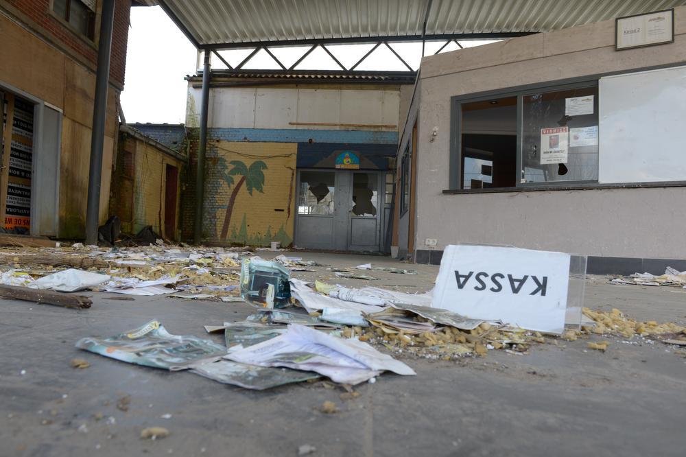 Sinds de sluiting ligt Aviflora er enorm verloederd bij.