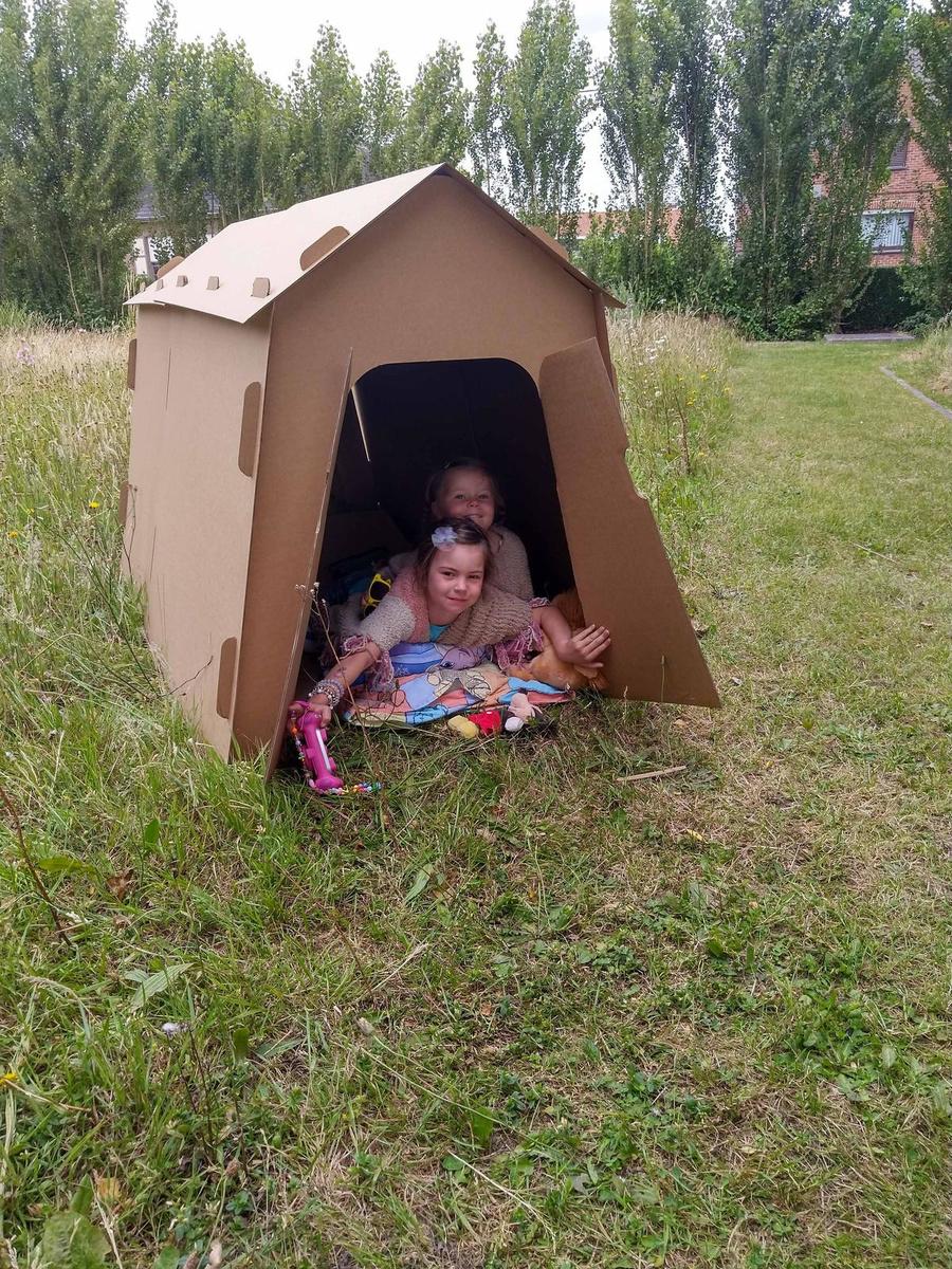 Harelbeekse kinderen kunnen in kartonnen tent in eigen tuin kamperen 
