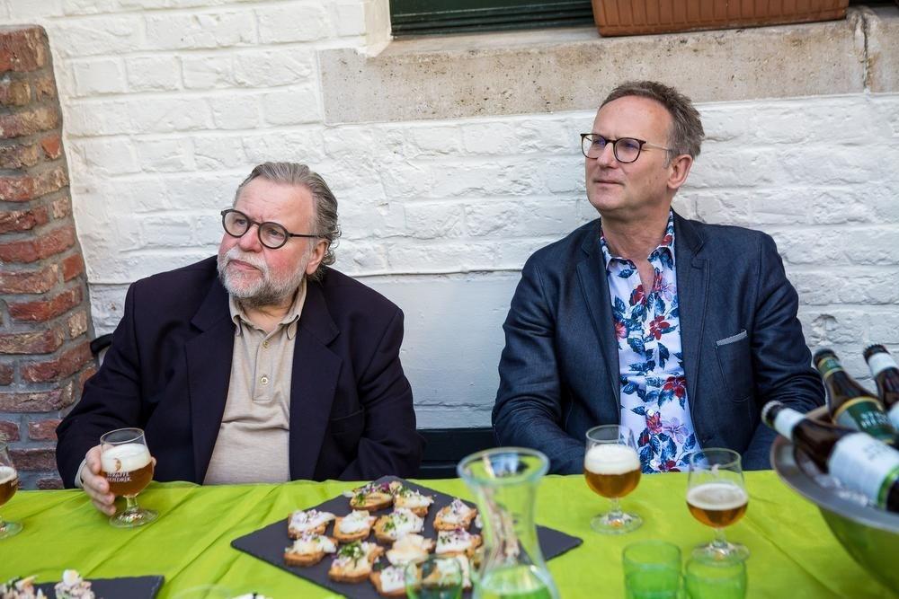Gerenommeerd chef-kok Geert Van Hecke en VRT-nieuwsanker Lieven Verstraete outen zich graag als fans van de bieren van De Halve Maan.