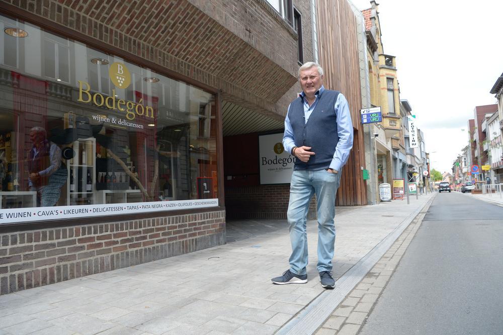 Ook Bart Simoens, sinds vier jaar in de Marktstraat te vinden met zijn wijn- en delicatessenzaak Bodégon, is opgetogen met de nieuwe Marktstraat.