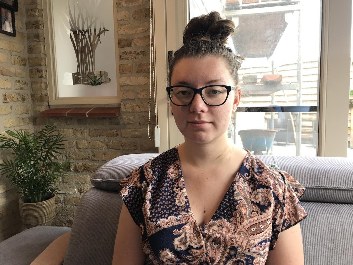 Sinds het ongeval heeft Jade pijn in de nek, rug en enkels en last van hoofdpijn.