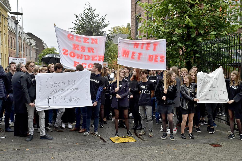 Leerlingen Klein Seminarie protesteren tegen hervormingsplannen in Roeselare