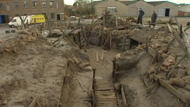 Leerlingen VTI werken mee aan loopgraven in Veurne
