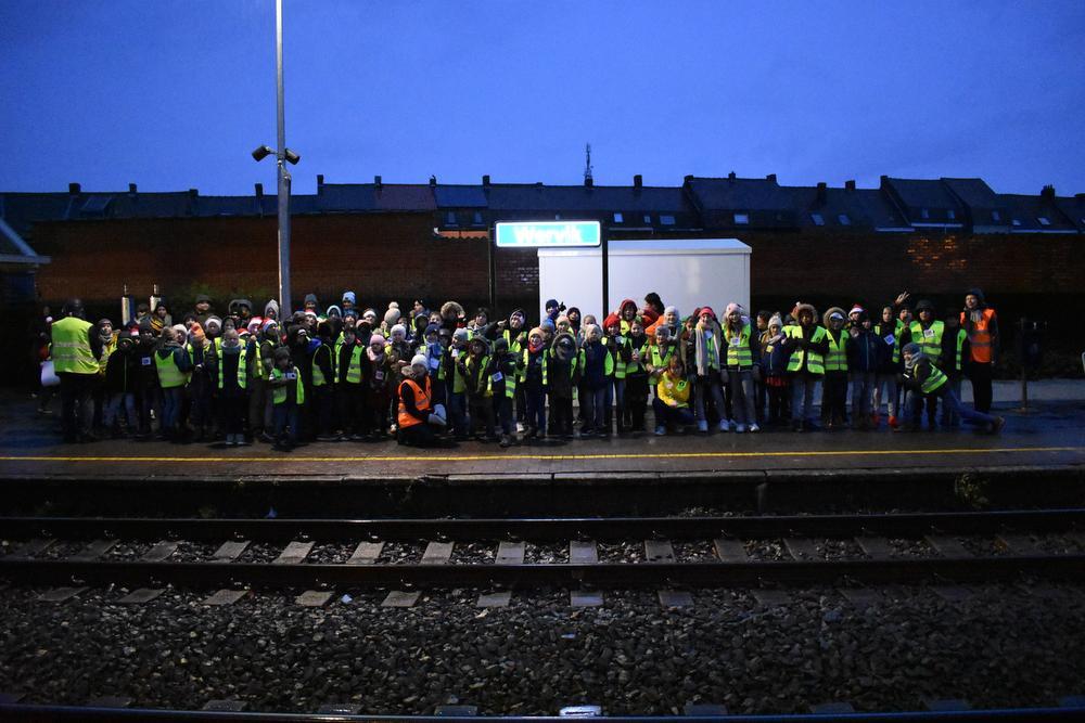 De leerlingen van De Graankorrel reizen met de trein naar De Warmste Week.